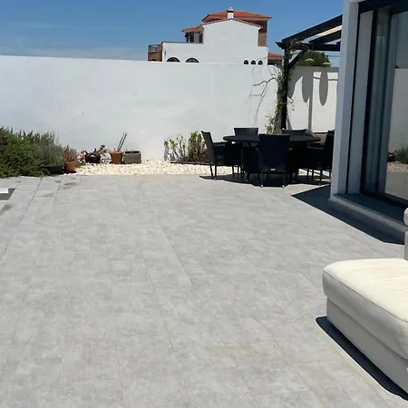 Villa The White House